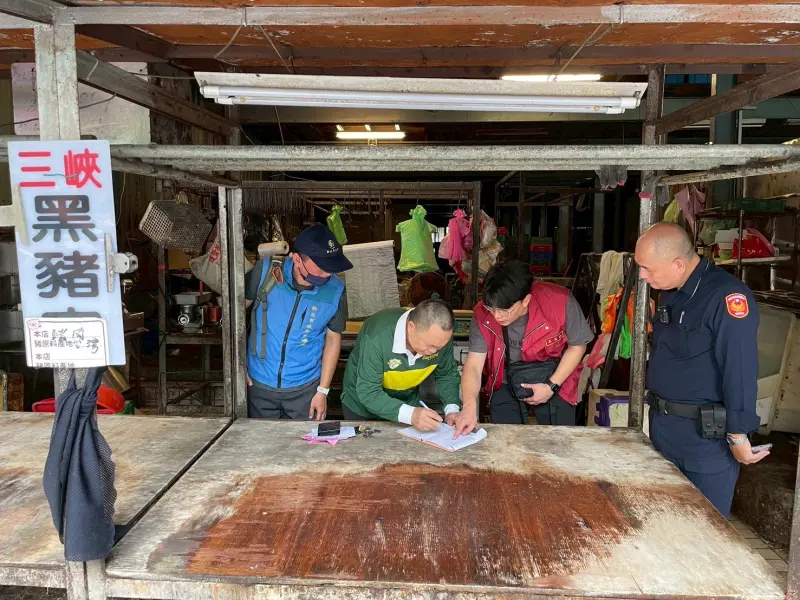 ▲整桌豬肉山哪裡來？新北水流公市場業者遭質疑偷宰豬，稽查結果出爐。（圖／新北市府提供）