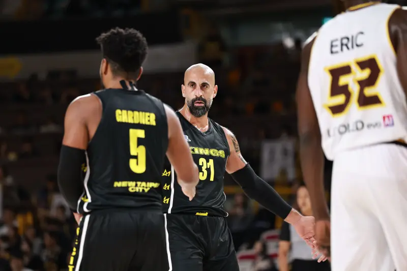 ▲新北國王今（30）日前進韓國作客挑戰昌原LG獵隼，洋將桑尼火力全開攻下全場最高33分，傑登亦貢獻28分，兩人攜手引領團隊攻勢，以90：78力退地主，順利拿下本季東亞超聯賽（EASL)的首場勝利。（圖／新北國王提供）