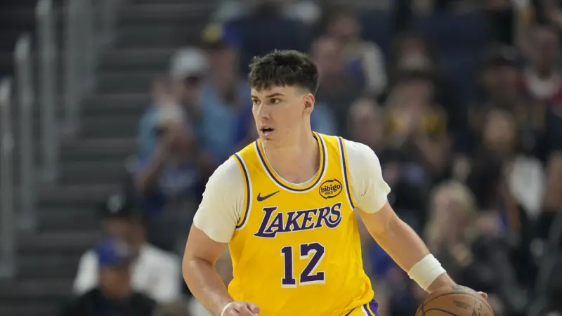 ▲夏天加盟的23歲前鋒拉拉維亞（Jake LaRavia）打出生涯代表作，全場幾乎彈無虛發，證明他不僅是史密斯（Dorian Finney-Smith）替代聘，更可能是更好的升級版本。（圖／美聯社／達志影像）