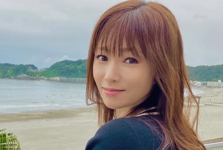 ▲43歲日本女星深田恭子（如圖）曾與金城武合作，日劇《神啊！請多給我一點時間》讓她人氣直飆。但其實她2歲時曾意外逃過空難死劫，成為命運奇蹟般的轉折。​​​​​​​​​​​​​​​​（圖／IG@kyokofukada_official）