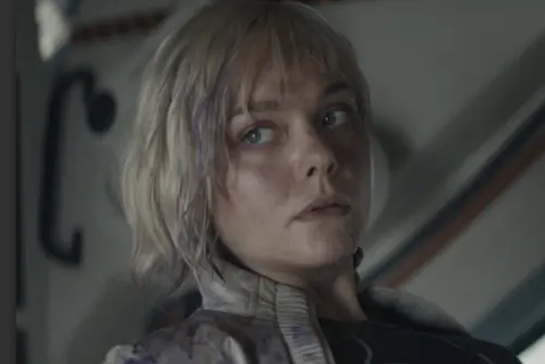 ▲艾兒芬妮在《終極戰士：殺戮星球》扮演大企業財團製作的人造人。（圖／二十世紀影業提供）