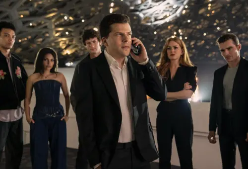 ▲傑西艾森柏格（中）領銜主演的《出神入化3》，集合原班人馬加新生力軍，將於本月中旬上映。（圖／龍祥提供）