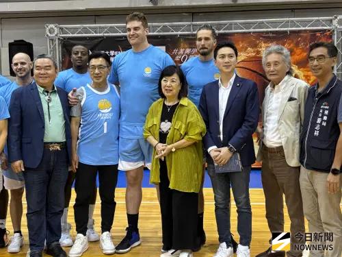 「友善籃框」點亮生命之光 美獨臂球王傳遞希望與平權
