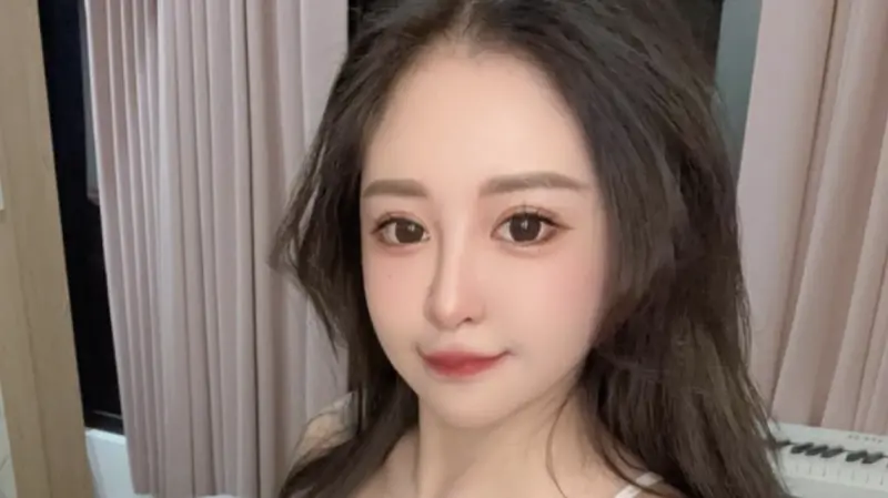 ▲謝侑芯（如圖）死亡案件扯出馬來西亞籍歌手黃明志、毒品等，今（3）日其經紀人Chris轉述謝侑芯家屬的心聲，「只想討公道，不想聽任何不正規的報告。」並透露遺體暫難返台，「這樣會消滅任何證據！」（圖／翻攝自謝侑芯IG＠irisirisss900）