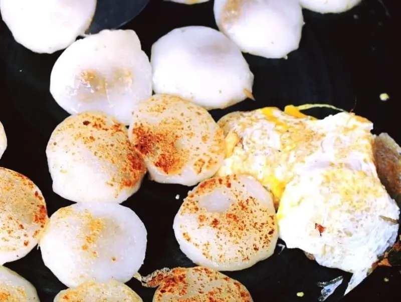 ▲台南關廟「粿仔王子」早餐店主打煎粿等台南在地小吃，卻因為店名捲入藝人粿粿與王子事件，近日爆紅。（圖／翻攝粿仔王子臉書）