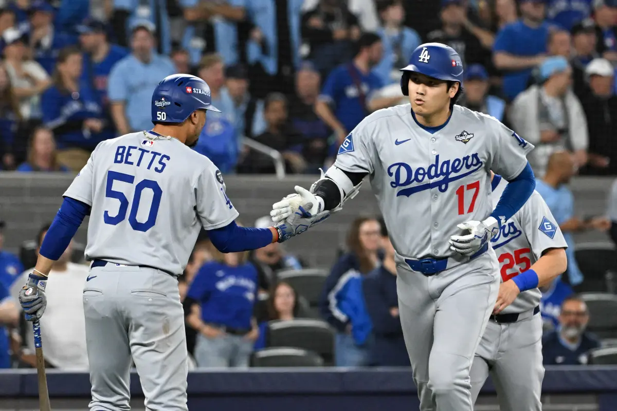 ▲大谷翔平在多倫多羅傑士中心進行打擊練習，擊出一發150公尺特大號全壘打。另外，世界大賽G6生死戰由山本由伸先發，背負道奇隊挑戰MLB史上首次「跨國開閉幕」連霸的歷史重任。（圖／路透／達志影像）