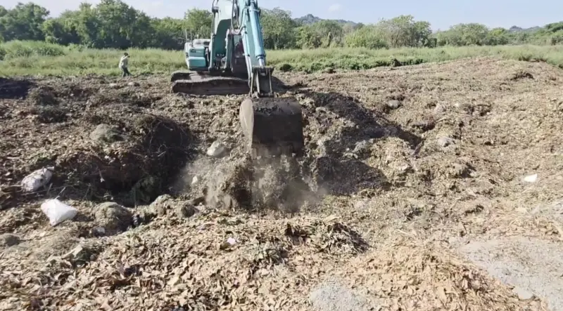 ▲台中在豬瘟疫情後增加多處廚餘掩埋場。（圖／江和樹提供，2025.10.31）