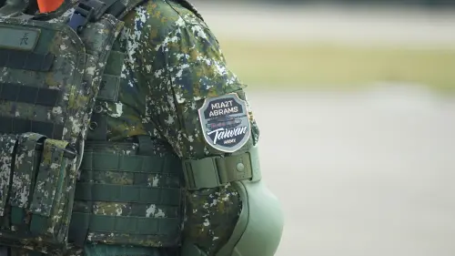 軍臂章僅印這1字！戰略學者怒噴「山寨版」：馬屁震天響
