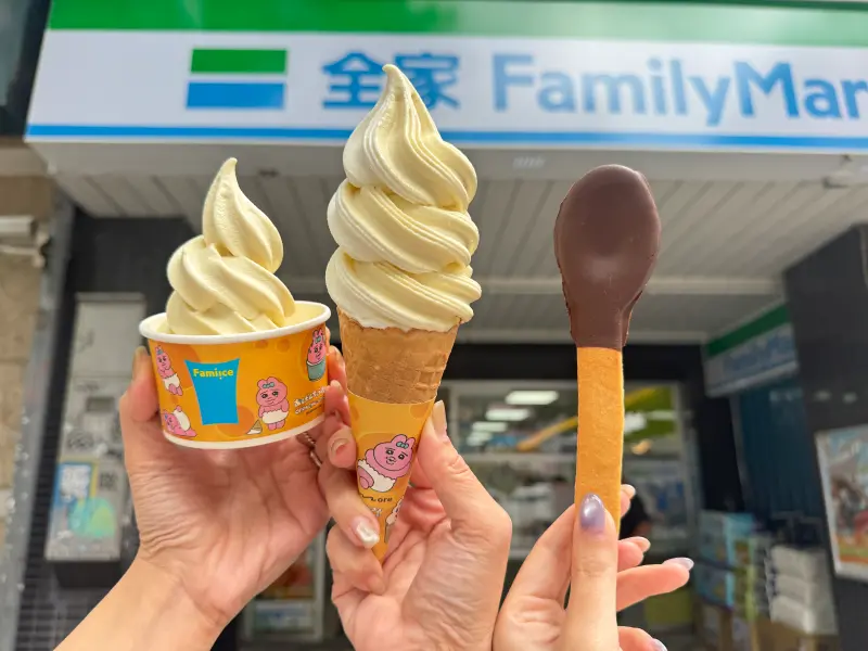 ▲全家11月5日起開賣「起司蛋糕霜淇淋」，選用紐西蘭起司粉製成，入口是超濃郁的乳酪以及奶香。（圖／記者鍾怡婷攝）