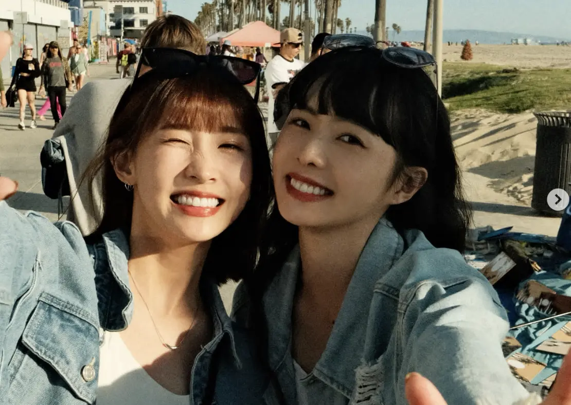 ▲簡廷芮（右）捲入粿粿（左）和王子的出軌爭議，3度喊冤發聲，未料范姜彥豐在IG便利貼寫下「說謊姊妹組」引來猜想。（圖／翻攝自臉書@簡廷芮 Dewi Chien）