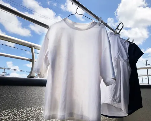 ▲後陽台曬好的衣服要盡快取下，以免擋住財運。（示意圖／取自PhotoAC）