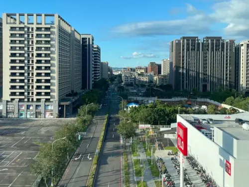 ▲信義房屋專案經理李道汶表示，青埔目前商業、娛樂、休閒機能已陸續到位，寬闊的街道與便利的機能使青埔昇華為宜居區域。（圖／信義房屋）