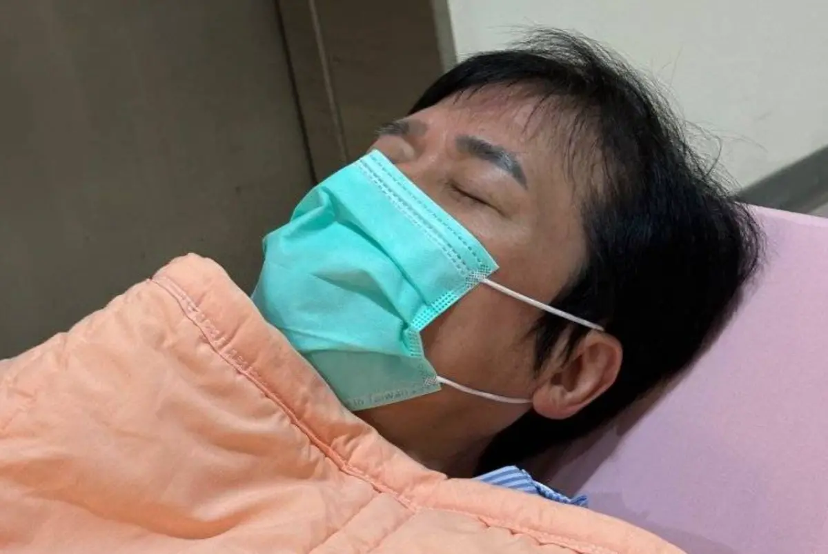 ▲62歲洪榮宏突然分享一張自己住院的照片嚇壞粉絲；經紀公司表示，洪榮宏是因為攝護腺問題開刀，手術順利，不會影響2個月後的演唱會。（圖／洪榮宏臉書）