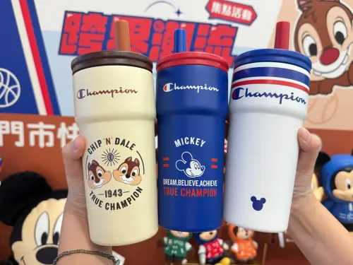 ▲限量不鏽鋼吸管杯（共3款），加價購299元。（圖／記者鍾怡婷攝）