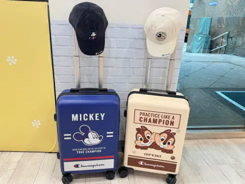 ▲限量20吋行李箱（共2款），加價購1699元。（圖／記者鍾怡婷攝）