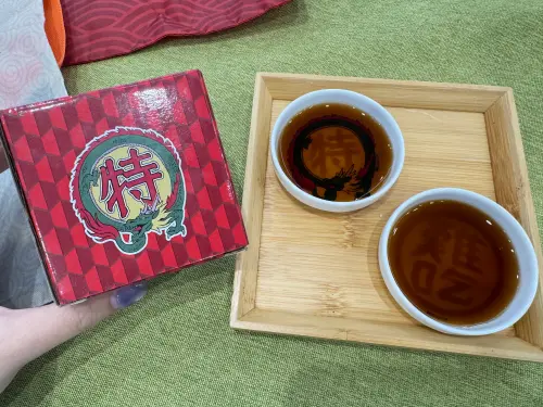 ▲單筆滿20元以上任兩件，即可以優惠價99元加購「廚神小當家醬料碟2入組」。（圖／記者鍾怡婷攝）