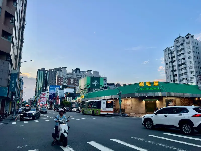 ▲公益路商圈以臨路型、中大型的主題餐廳聞名，也是台中自住族群最青睞的居住區域之一。（圖／信義房屋）