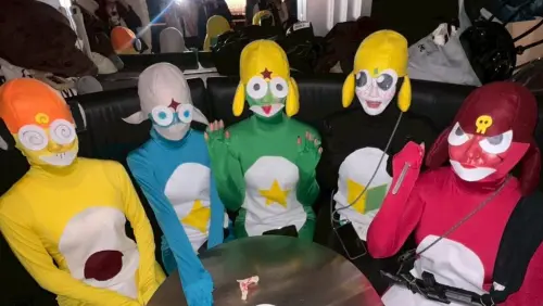 ▲今年有民眾扮裝成日本知名動漫《Keroro 軍曹》中的5位K隆星人，成為今年萬聖節爆紅裝扮之一。（圖／Threads@xina_nana_授權提供）