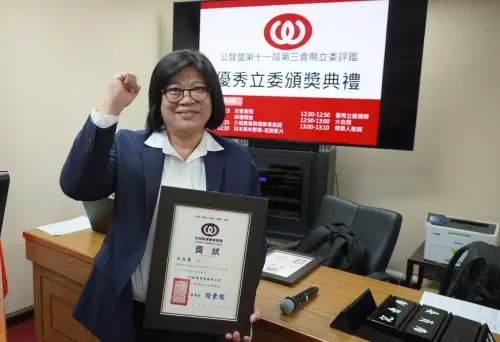 獲頒公督盟、口袋國會優秀立委　王美惠：繼續用行動回報鄉親
