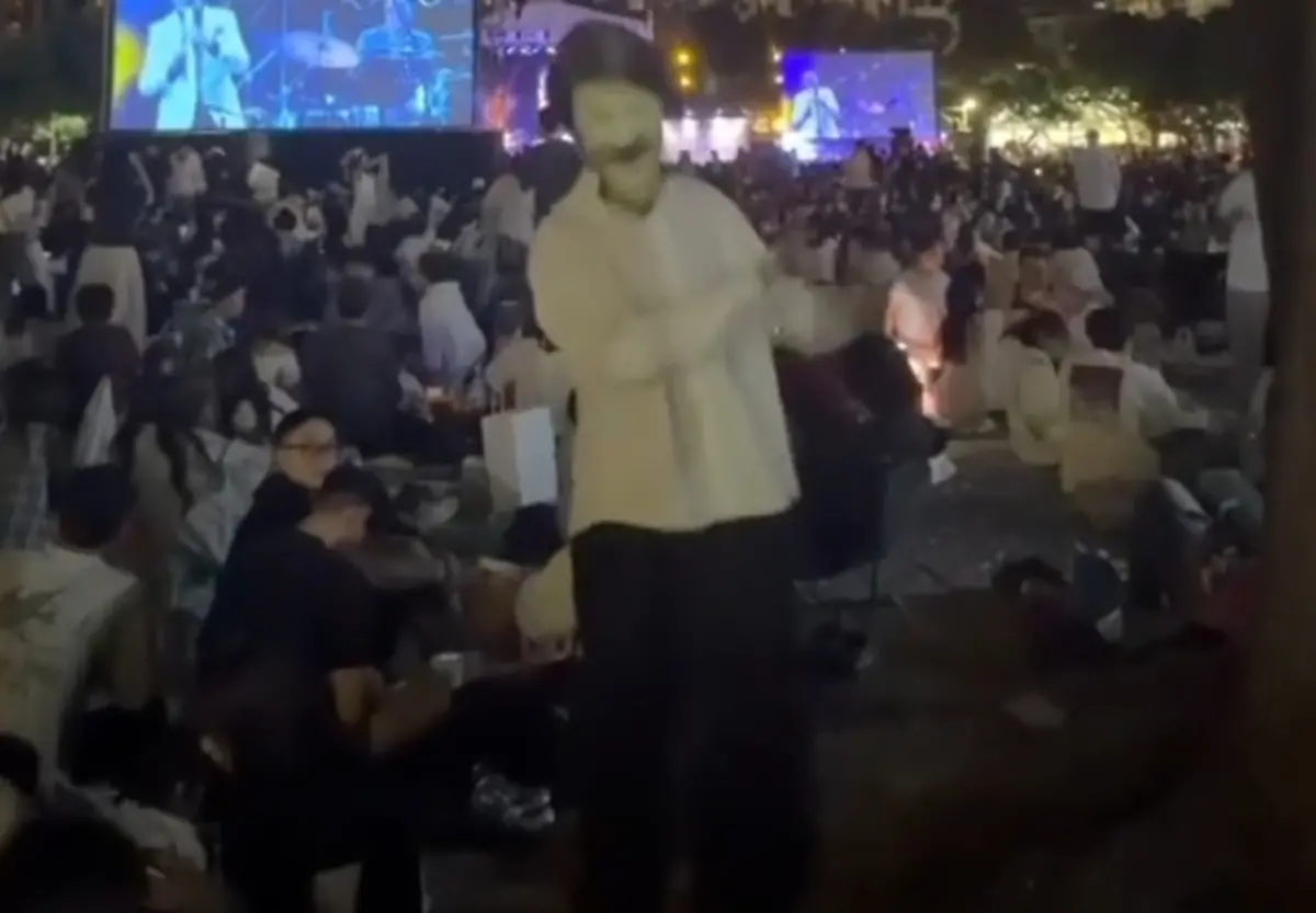 ▲2025年萬聖節爆紅裝扮不少，除了最夯的盧秀燕打鼓以外，還有鏈鋸人同樣超夯，甚至就連威利在哪裡、北捷笑笑羊、Keroro 軍曹都在網路引起熱議。（圖／Threads@bboypurple99）