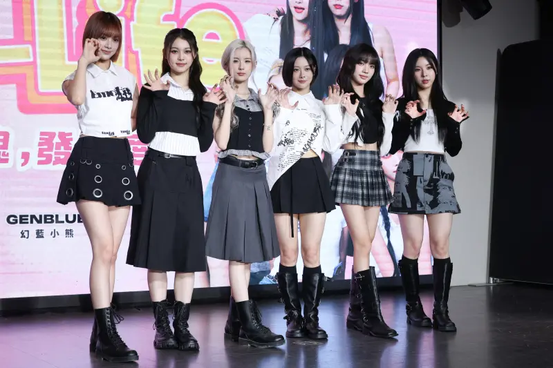 ▲幻藍小熊（如圖）今（31）日出席紅心字會公益大使記者會，回憶起9月到美國演出因簽證問題被原地遣返的事，團員們心有餘悸，她們表示，相較自己沒辦法唱歌，但更心疼粉絲沒辦法欣賞他們演出。（圖／記者陳明安攝影）