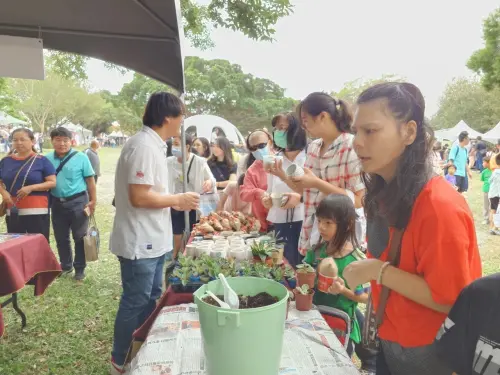 難得假日還不能休息！收廚餘、野餐日都要他　台中清潔隊員累趴
