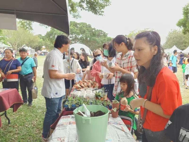 ▲台中市各區清潔隊員這10天來為防疫累翻，後天還要支援台中野餐日宣導活動。（圖／台中市政府提供，2025.10.31）