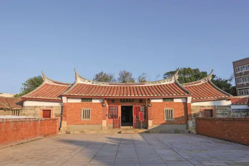 ▲「范姜老屋群」保存相當良好，是台灣客家文化重要據點，具保存及再利用價值，其中第九號老屋為「范姜祖堂」，目前已被列為市定古蹟，堪稱是整個范姜家族的精神中心。（圖／桃園觀光導覽網travel.tycg.gov.tw）