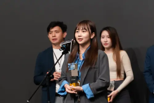 ▲「蝦皮金選獎」31日舉辦頒獎典禮，共47位賣家獲獎，「十年同行成就獎」由「DT STORE快時尚美妝百貨」榮獲