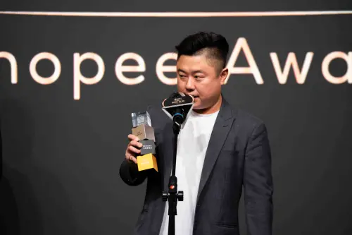 ▲「蝦皮金選獎」31日舉辦頒獎典禮，共47位賣家獲獎，「年度夥伴賞」由「DESMOND 岱思夢寢具」榮獲