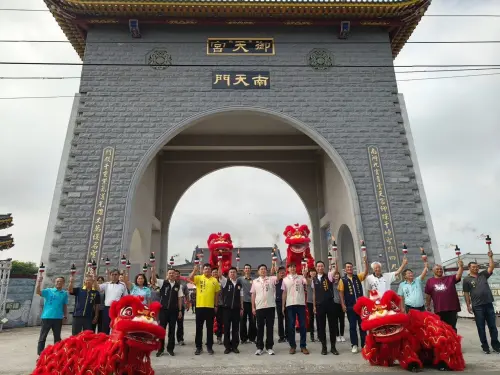 ▲114年縣運聖火引燃典禮，於御天宮大門宣示縣運即將揭幕。（圖／屏東縣府提供）