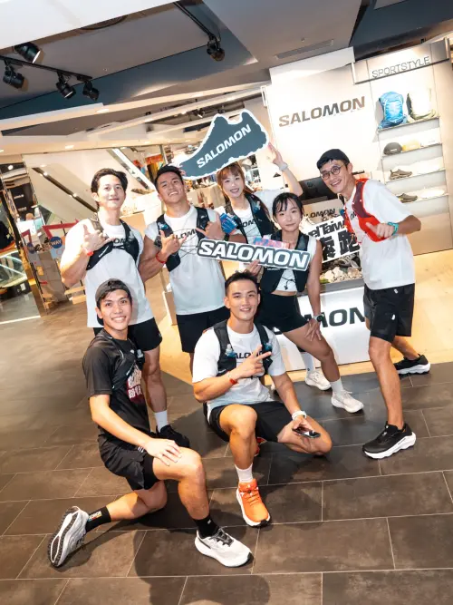 ▲跑者於Salomon門市完成打卡挑戰，用行動詮釋城市探索精神。（圖／Salomon Taiwan提供）