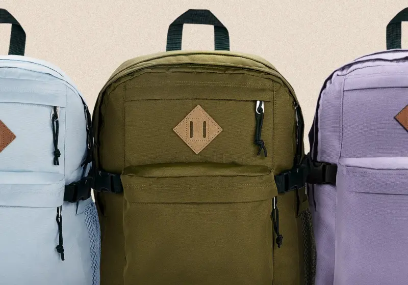 ▲不少後背包都能看見「多一個豬鼻子」，但有內行提到豬鼻子用途不是裝飾，就連過去大品牌廠商也都出面解答過，讓一票人大長知識。（圖／JanSport臉書）