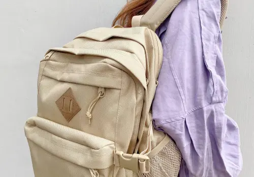 ▲豬鼻子最初是為了寒帶地區設計，讓背包客可以將冰鎬（又名破冰斧）繫於背包外，減輕行走負擔。隨著時間遷移，後來「豬鼻子」也被許多登山客用來繫鞋子、繩索或其他裝備。（圖／JanSport臉書）