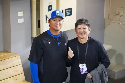 ▲富邦悍將前日籍教練稻田直人，在火腿隊秋訓轉播中聊起台灣棒球近況，並介紹起徐若熙。（圖／富邦悍將提供）