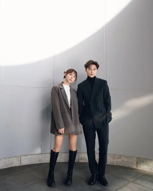 ▲網友神還原今年1月粿粿（左）與王子（右）一同出席活動代言的裝扮。（圖／翻攝自粿粿IG@meigo.c）