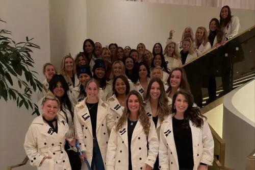 世界大賽G6／道奇「大嫂團」30位白衣勝利女神應援！真美子未現身
