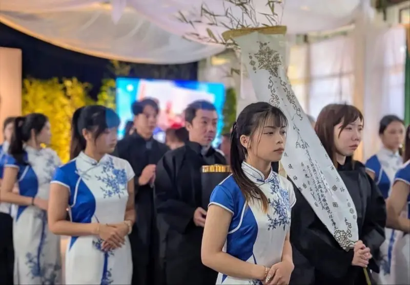 ▲張維倩指控，同黨議員張嘉玲侵門踏戶、假公祭真作秀，在告別式拉攏人脈。（圖／擷取自張維倩臉書）