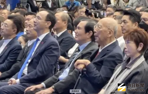 ▲前總統馬英九在鄭麗文致詞時落淚。（圖／記者陳韻年攝，2025.11.01）