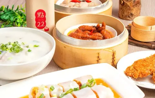 ▲連鎖港式餐廳「點22」主打蒸籠點心、炸物等菜色，卻驚爆總部破產，員工擔心領不到薪水。（圖／翻攝點22官網）