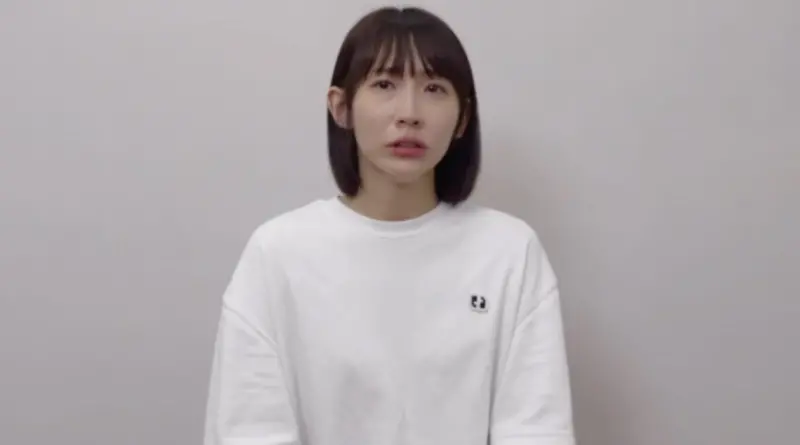 ▲粿粿（如圖）與范姜彥豐3年婚姻破裂，昨日才剛發影片痛哭認逾矩，網上就出現多篇自稱「粿粿家人」的貼文，被網友質疑買網軍刷洗白文，對此網紅「巴毛律師」無奈表示：「到底有幾個家人」。（圖／粿粿 IG @meigo.c）