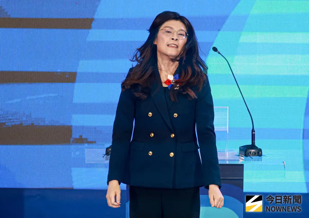 鄭麗文重申國防預算太多 綠委批家賊難防：跟美國對幹