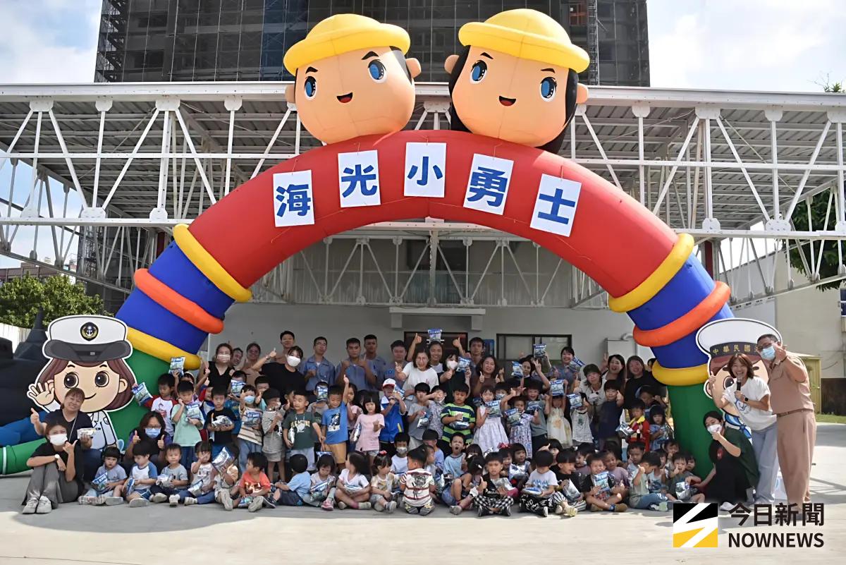 ▲海軍左支部所屬官兵主動與園方共同策劃舉辦「海光小勇士」活動，以寓教於樂的方式陪伴幼童一日體驗。（圖／記者莊全成攝，2025.11.01）