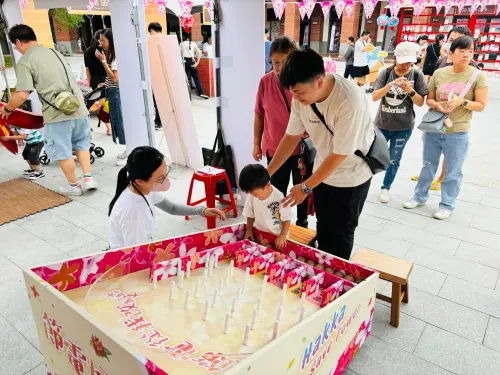 ▲民眾熱情參與台電「節電來作客」專區體驗活動，響應節電。（圖／台電屏東處提供）