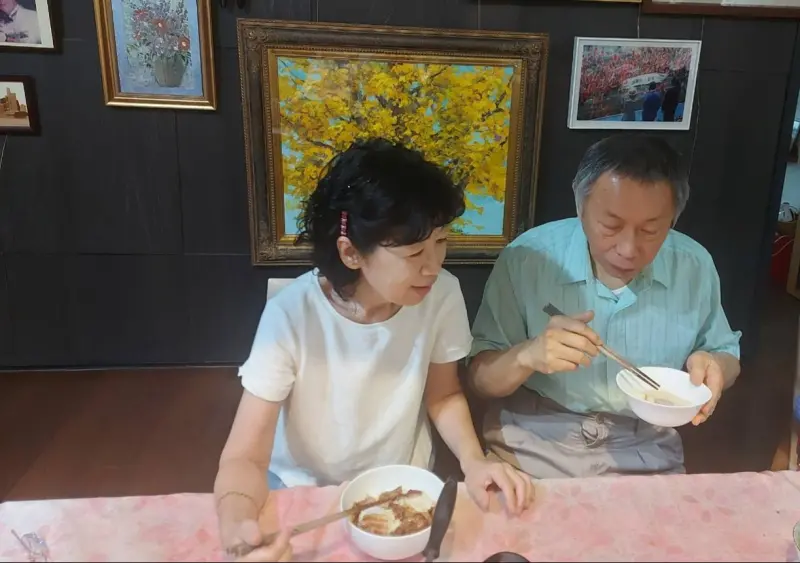 ▲「在北所吃到快變兔子」！陳佩琪曝柯文哲出書：請賴總統幫忙寫序。（圖／陳佩琪臉書）