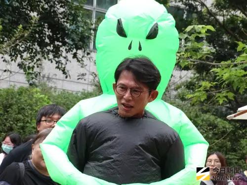 黃國昌為大同醫護標案槓綠營大老　洪奇昌回應「不實指控」
