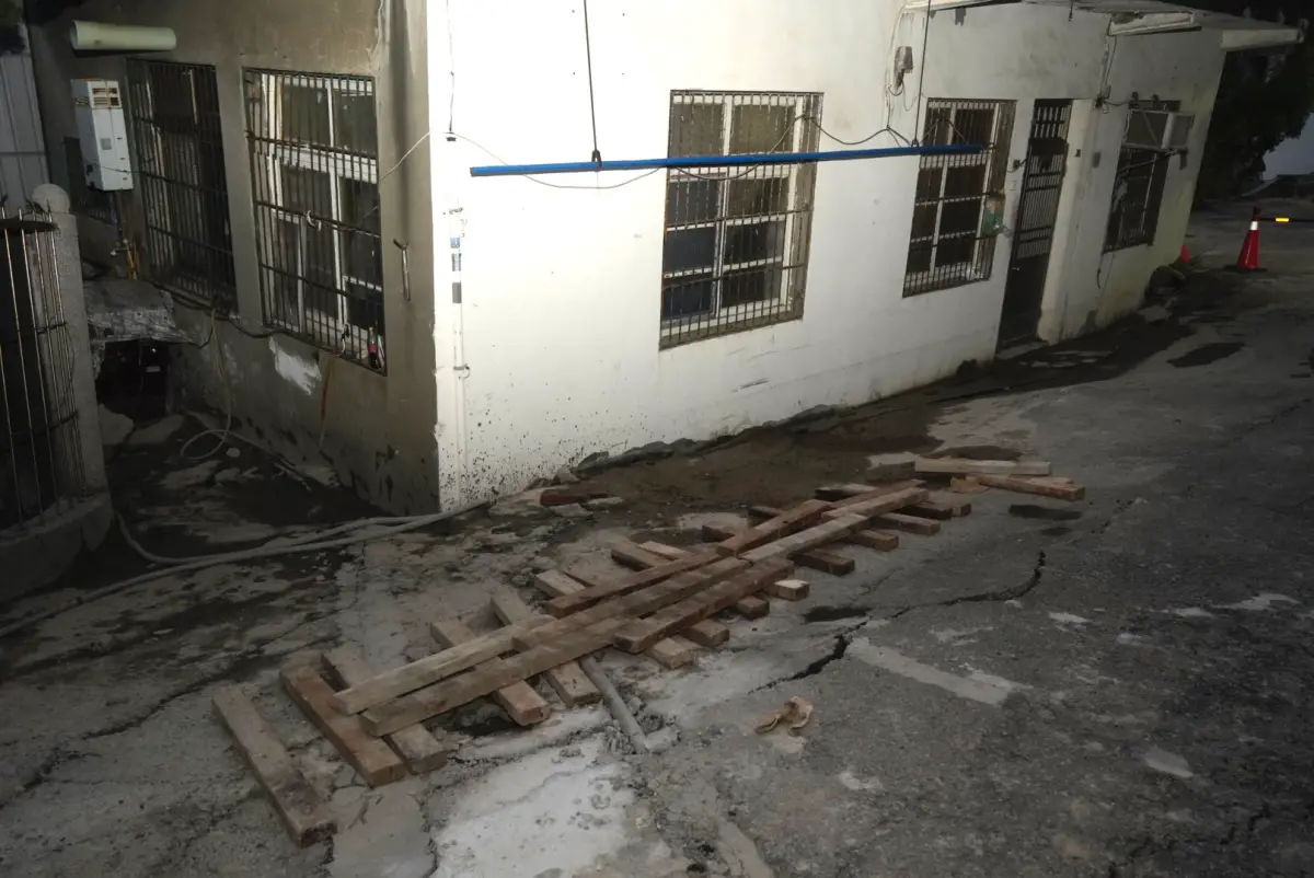 竹市東大路地層下陷趨穩 邱臣遠再赴現場下令：持續監測確保安全