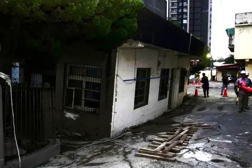 ▲新竹市北區東大路在進行地下室施工，造成基地旁道路地層下陷。（圖／新竹市府提供）