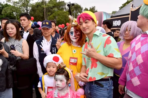 ▲台北市長蔣萬安今天扮惡魔男團Saja Boys。（圖／台北市政府提供）