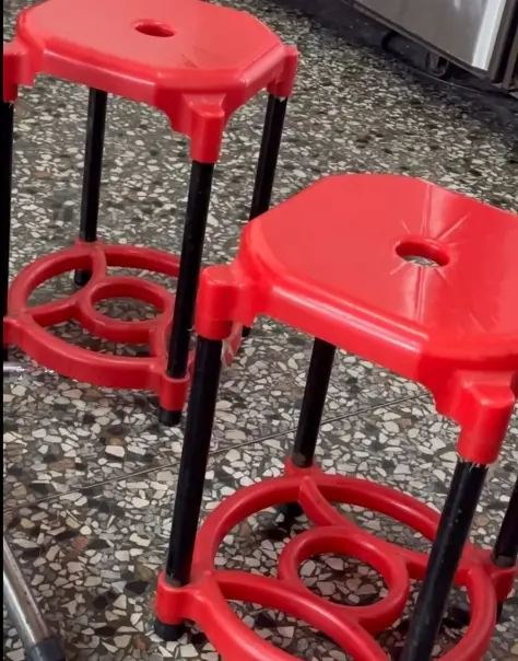 ▲雙層椅的「第二層」其實可以移下來置物。（圖／翻攝Threads）